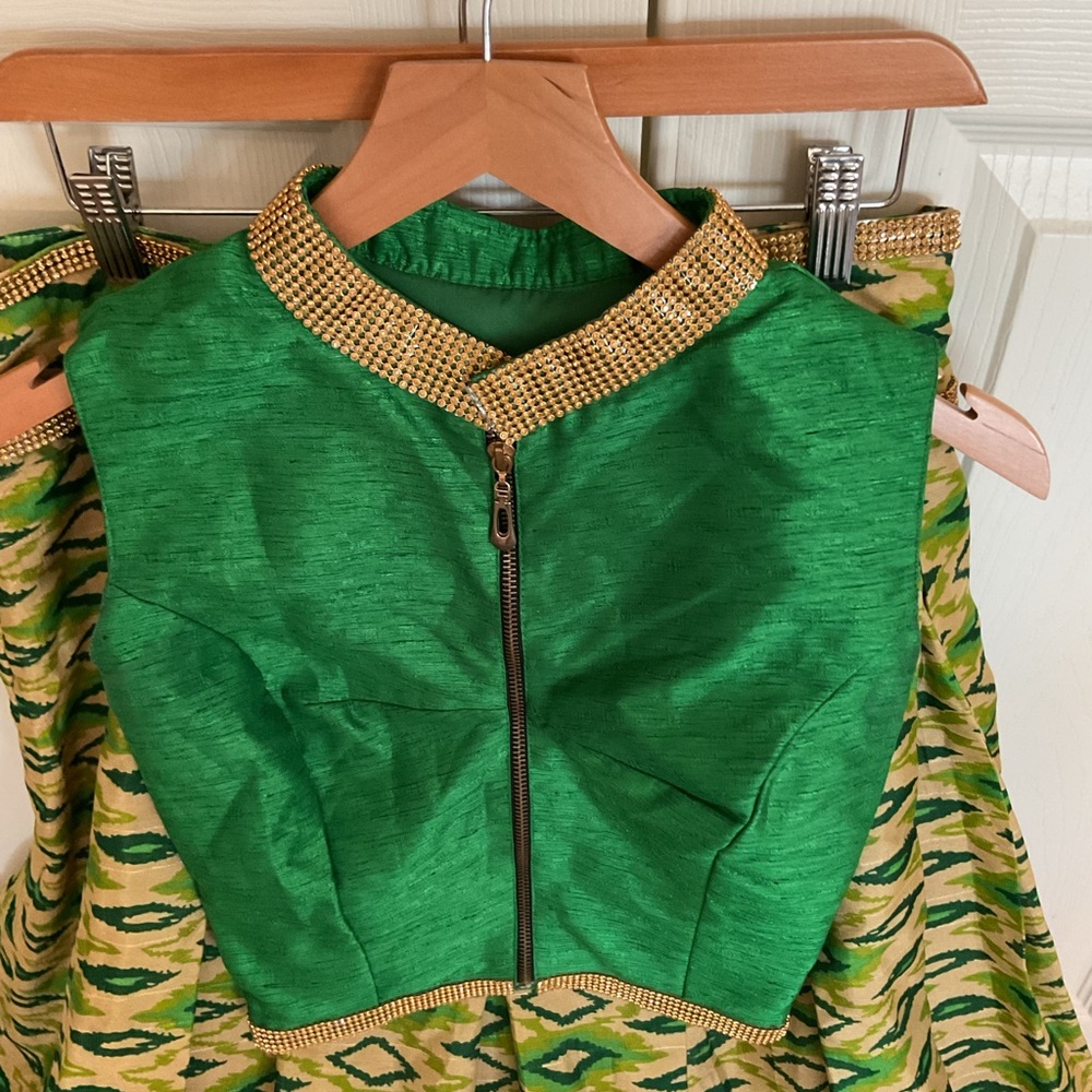 Green Patterned Women's Lengha blouse set - Picture 5 of 7